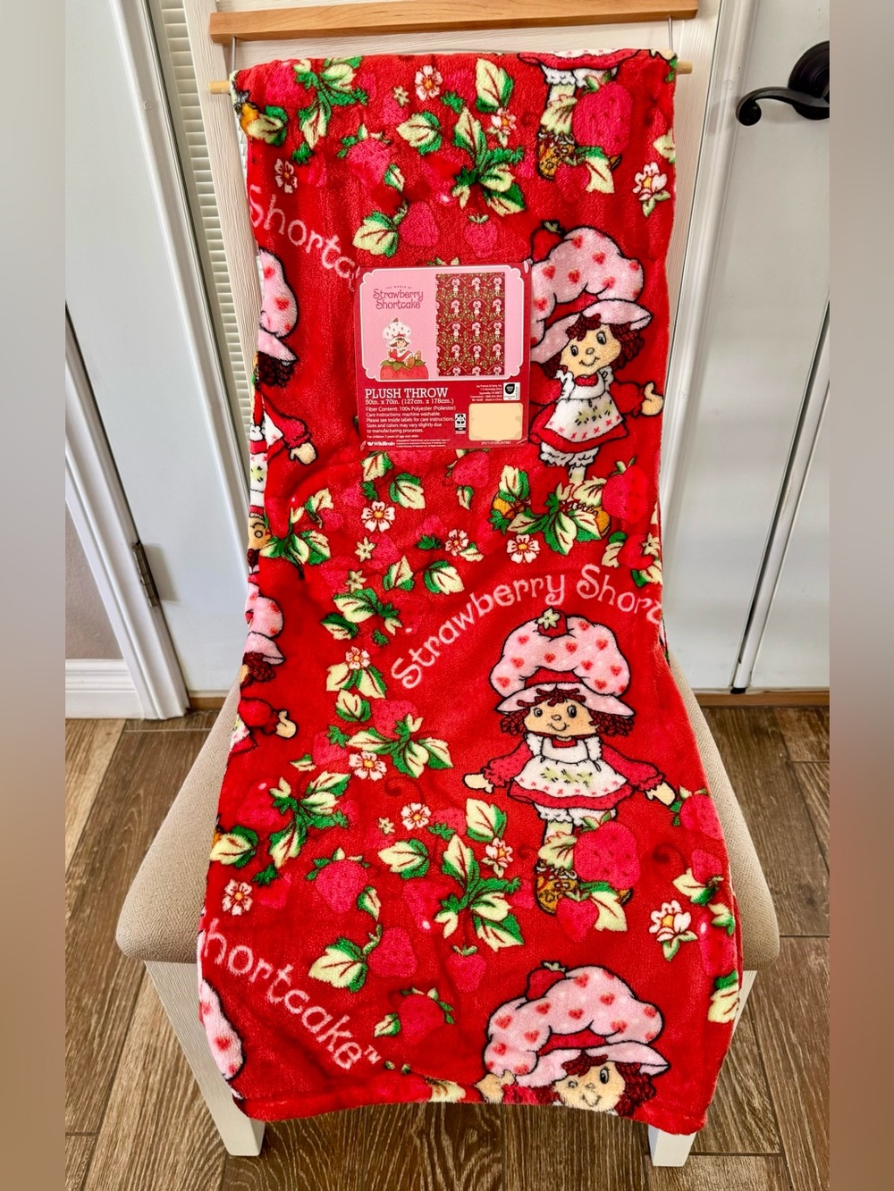 Strawberry 🍓 Shortcake Red Blanket Plush Throw 50” x 70” NWT